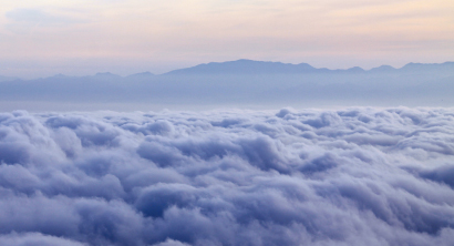 壮大な規模で広がる【雲海】