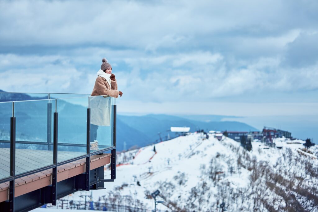 【Café 360】　ゲレンデ最高峰から望む大パノラマで、特別なひとときを。