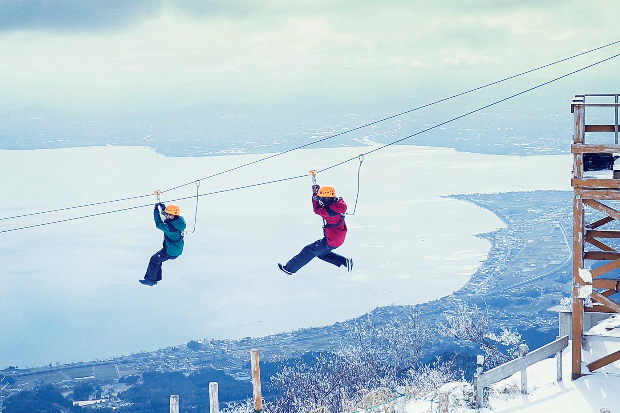 【スノージップライン】　風切る爽快感MAXの体験！