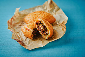 グルメ・スイーツ　カフェスタンド　カレーパン